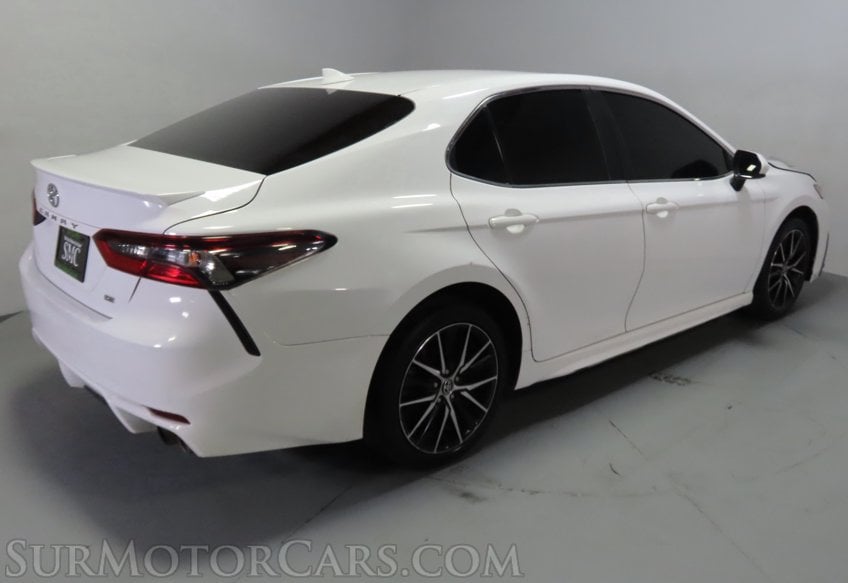 2021 Toyota Camry SE - Image 9