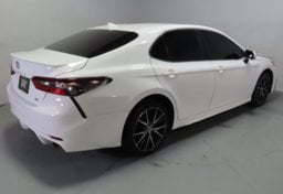 2021 Toyota Camry SE - Image 9