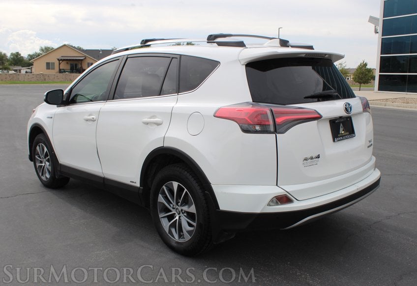 2017 Toyota RAV4 Hybrid. XLE - Image 8