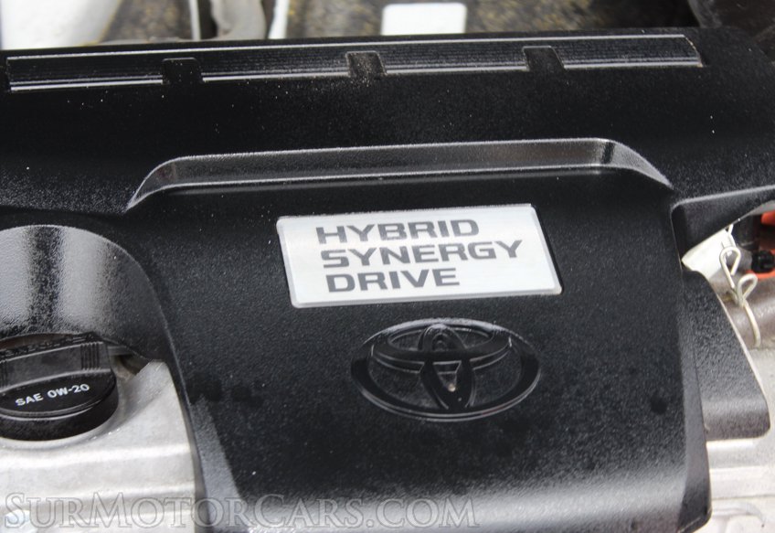2017 Toyota RAV4 Hybrid. XLE - Image 58
