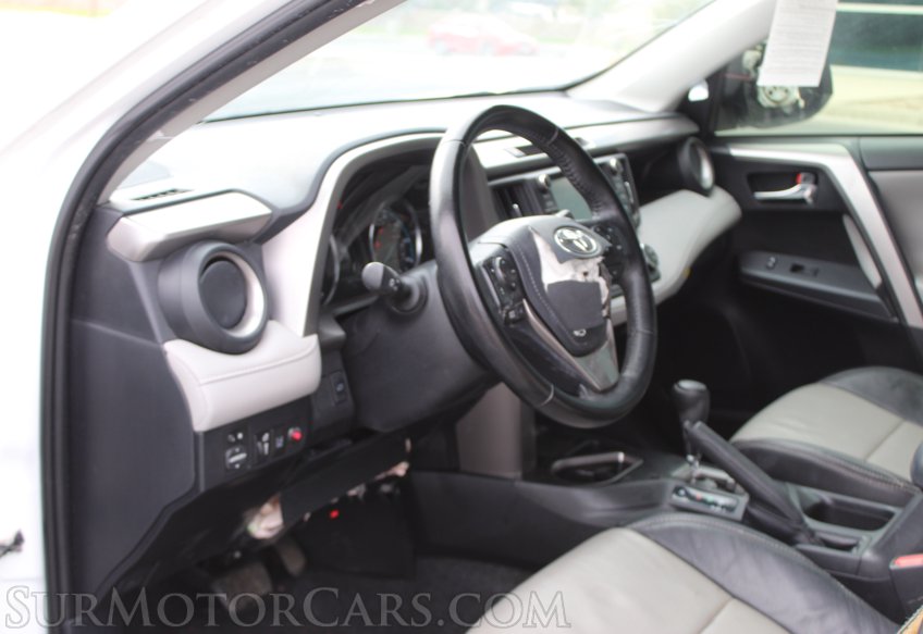 2017 Toyota RAV4 Hybrid. XLE - Image 31