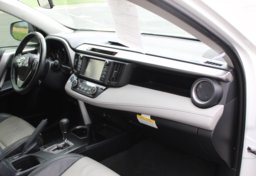 2017 Toyota RAV4 Hybrid. XLE - Image 33