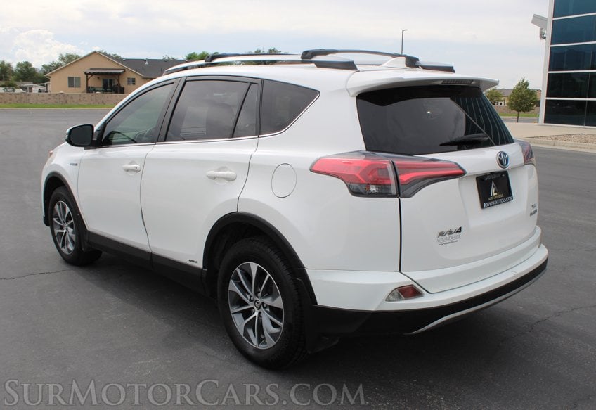 2017 Toyota RAV4 Hybrid. XLE - Image 6