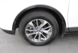 2017 Toyota RAV4 Hybrid. XLE - Image 29