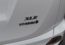 2017 Toyota RAV4 Hybrid. XLE - Image 26