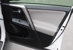 2017 Toyota RAV4 Hybrid. XLE - Image 57