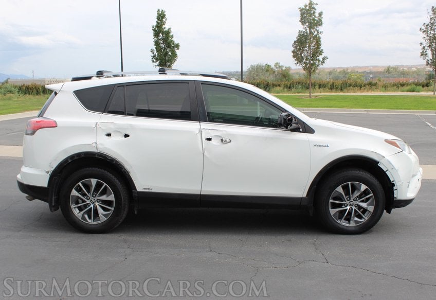 2017 Toyota RAV4 Hybrid. XLE - Image 11