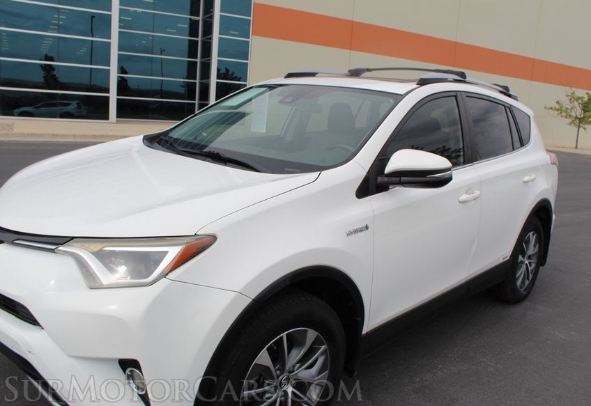 2017 Toyota RAV4 Hybrid. XLE - Image 15