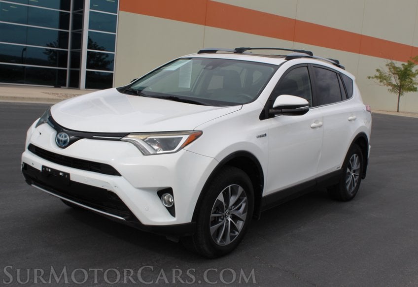 2017 Toyota RAV4 Hybrid. XLE - Image 5