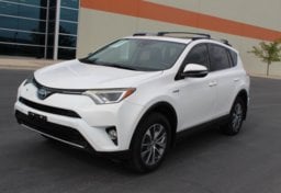 2017 Toyota RAV4 Hybrid. XLE - Image 5
