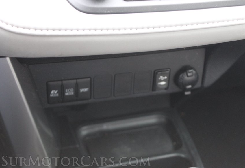 2017 Toyota RAV4 Hybrid. XLE - Image 49
