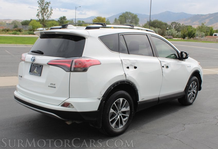 2017 Toyota RAV4 Hybrid. XLE - Image 9