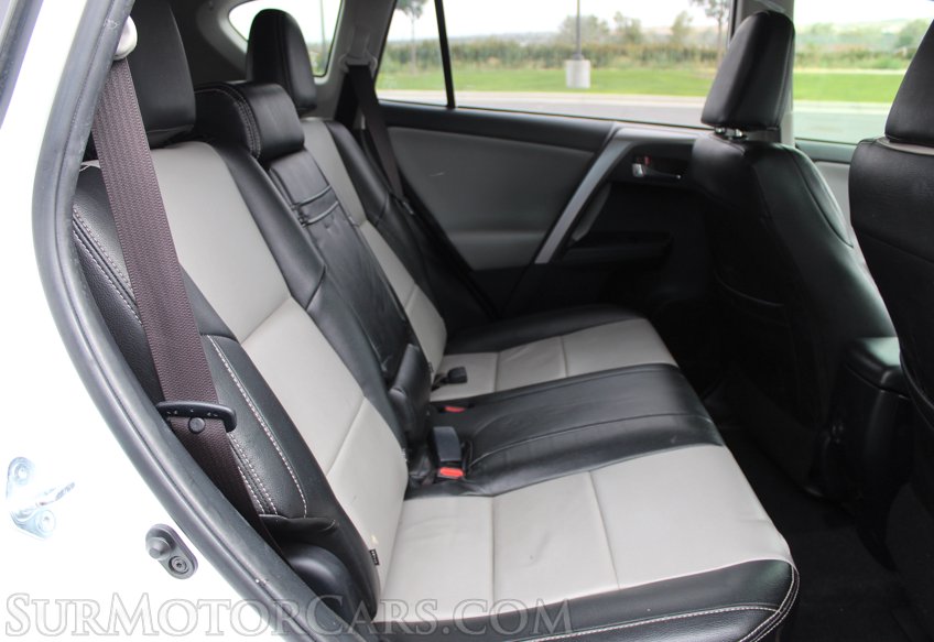 2017 Toyota RAV4 Hybrid. XLE - Image 39