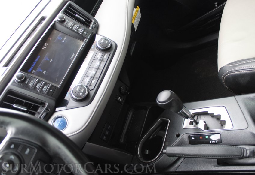2017 Toyota RAV4 Hybrid. XLE - Image 41