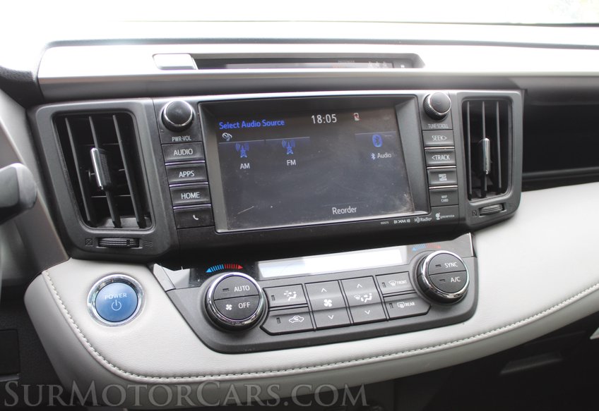2017 Toyota RAV4 Hybrid. XLE - Image 43