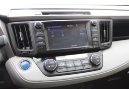 2017 Toyota RAV4 Hybrid. XLE - Image 43